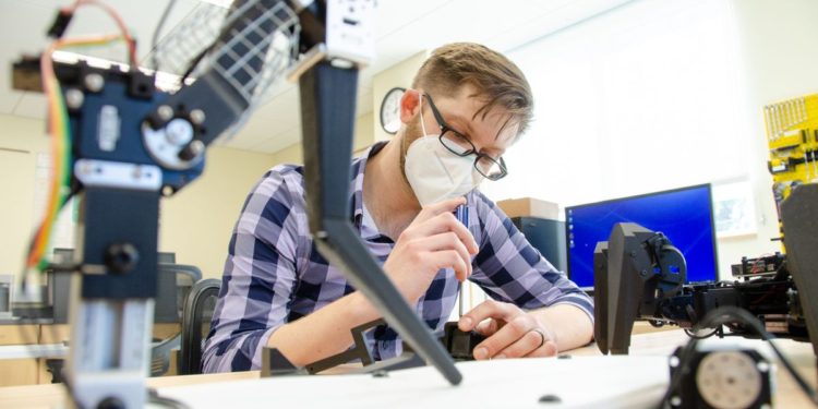 WVU researcher’s insect-inspired robots could advance space exploration, agriculture and mining | WVU Today