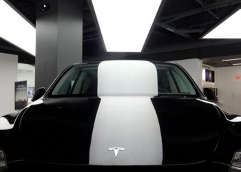 Hertz reportedly orders 100,000 Teslas in $4.2 billion deal