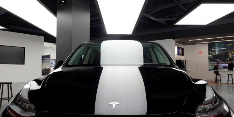 Hertz reportedly orders 100,000 Teslas in $4.2 billion deal