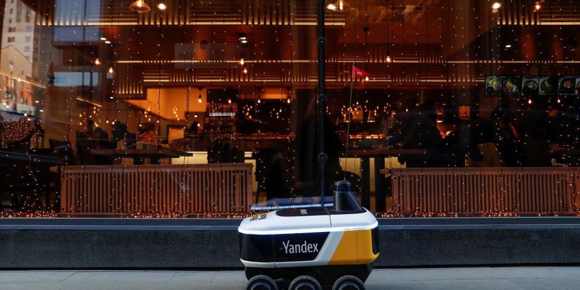 Robot mail: Russian Post teams up with Yandex to deliver parcels in Moscow