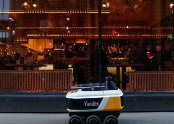 Robot mail: Russian Post teams up with Yandex to deliver parcels in Moscow