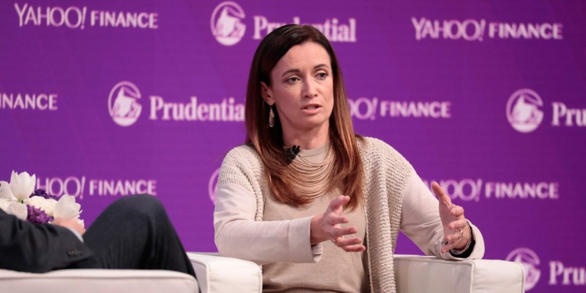 Apollo Tackles Fintech Investing — ContractPodAi Pitch Deck — 4-Day Work Weeks