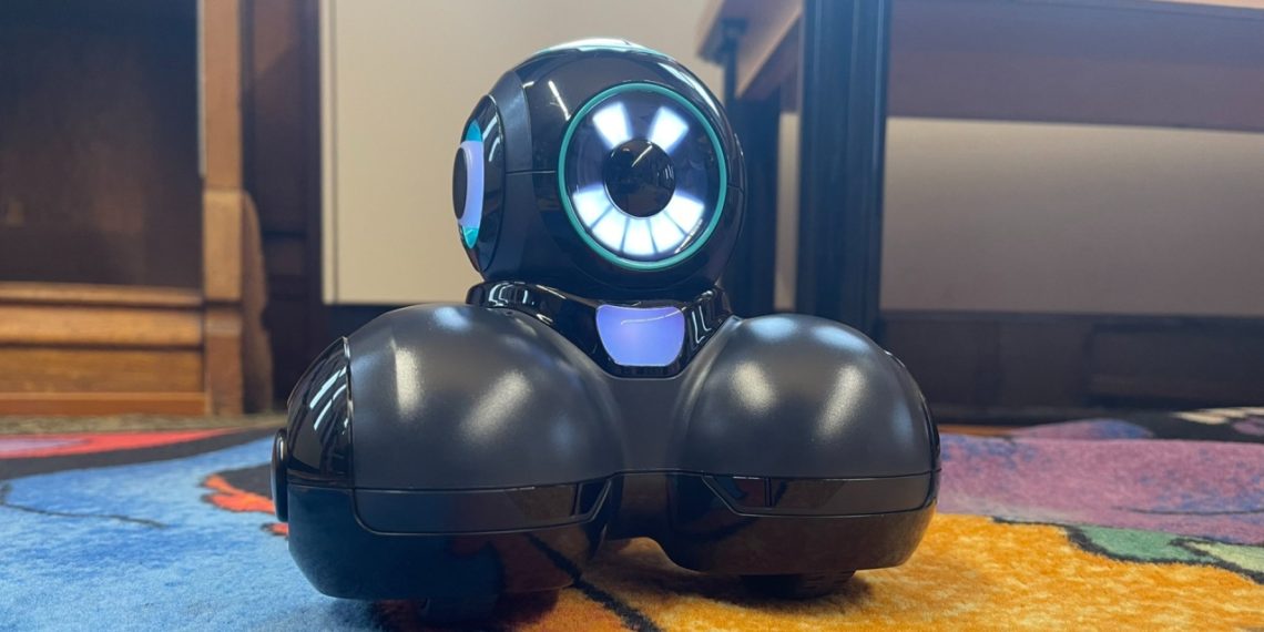 Hackley library introduces kids to coding through robotics course