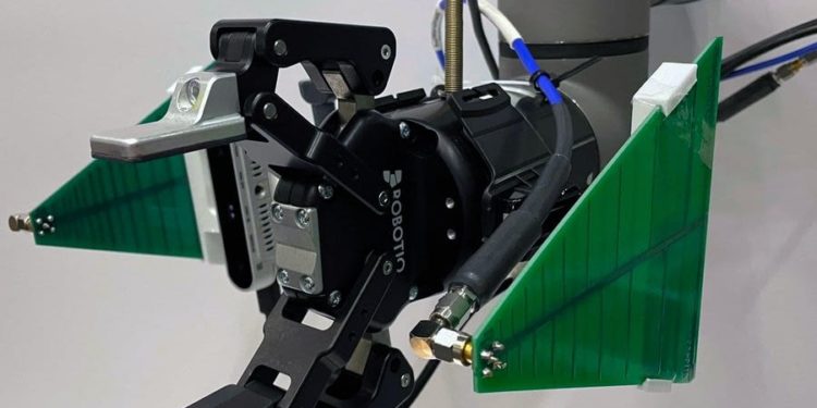 Fully-Integrated Robotic Arm Locates and Retrieves Lost Items