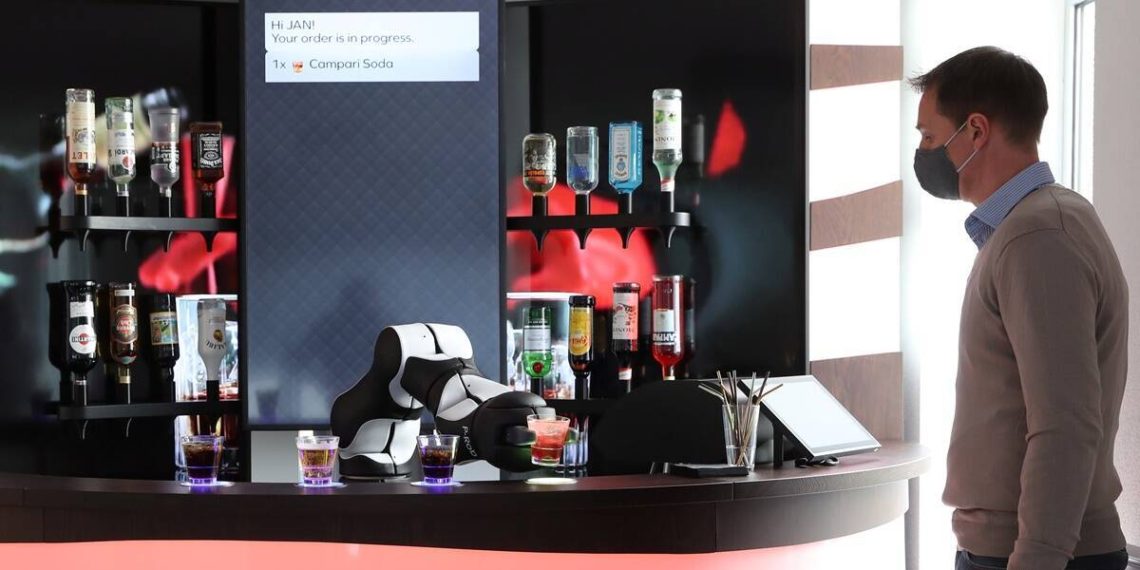 US: Desperate for workers, restaurants turn to robots