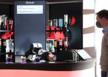 US: Desperate for workers, restaurants turn to robots
