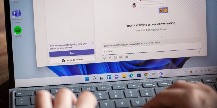 These apps let you customize Windows 11 to bring the taskbar back to life