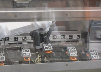 Meet ‘Flippy’: The robot that’s cooking burgers at this Shoreline restaurant