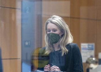 Elizabeth Holmes hired a bunch of experts so she could ignore them