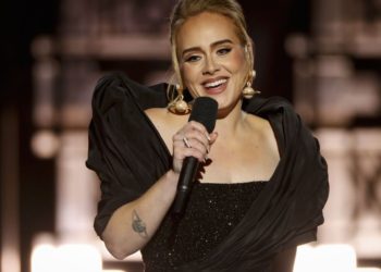 Spotify stops shuffling albums by default because Adele said so