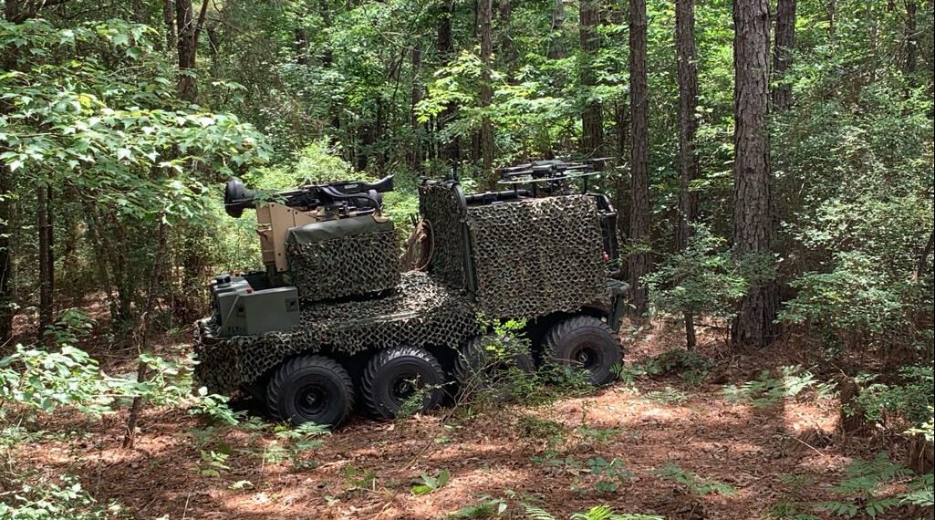In first, Army soldiers fight with, and against, robotic vehicles in training – Breaking Defense Breaking Defense