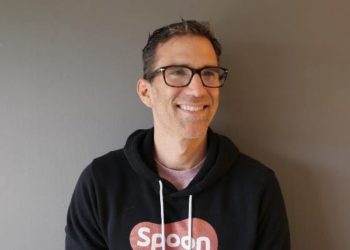 Read the Full Pitch Deck for Social Audio Startup Spoon Radio: Example
