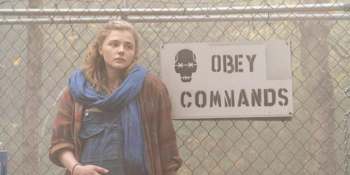 A pregnant Chloë Grace Moretz weathers the robot apocalypse