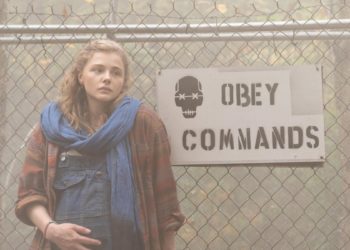 A pregnant Chloë Grace Moretz weathers the robot apocalypse