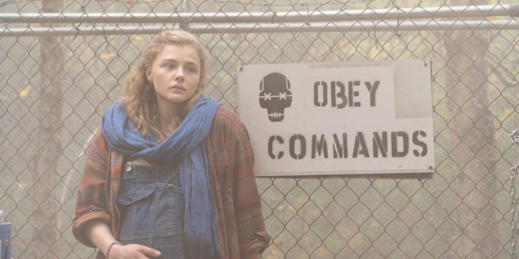 A pregnant Chloë Grace Moretz weathers the robot apocalypse