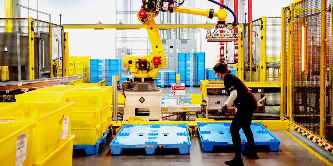 Robots Won’t Close the Warehouse Worker Gap Anytime Soon
