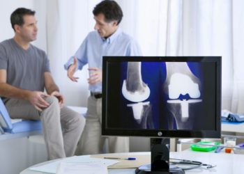 Robotic-assisted knee replacement linked to lower odds of complications after surgery