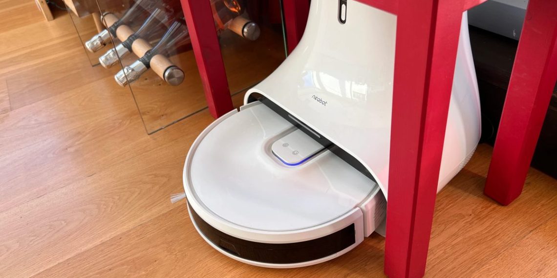 Neabot NoMo Q11 review: The self-emptying robot vacuum