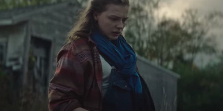 Chloë Grace Moretz & Algee Smith Outrun Killer Robots – Deadline