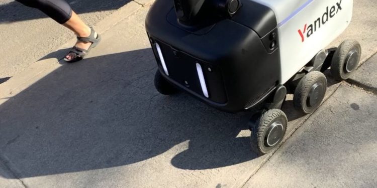 Grubhub and UA campus dining services introduce new delivery robots on campus