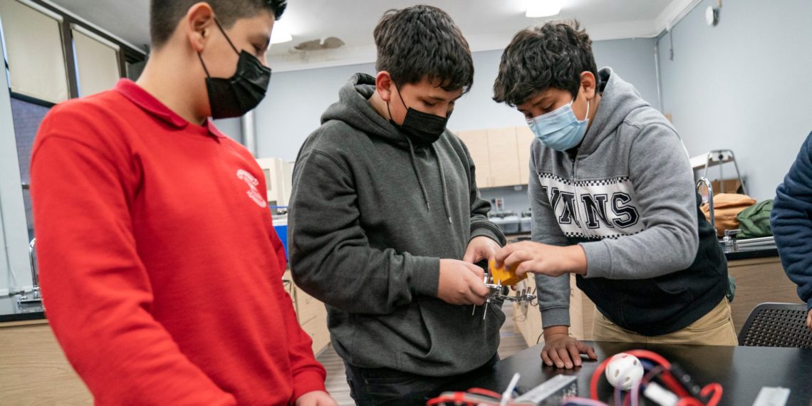 Southwest Detroit’s Cristo Rey, Neinas schools build bond with robotics