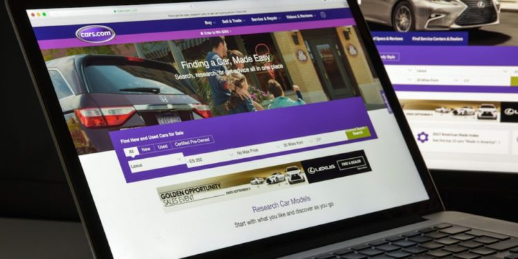 Cars.com to Acquire FinTech Platform CreditIQ 