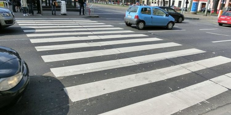 Research Into Human Behavior Helps Autonomous Cars Predict Pedestrian Crossings