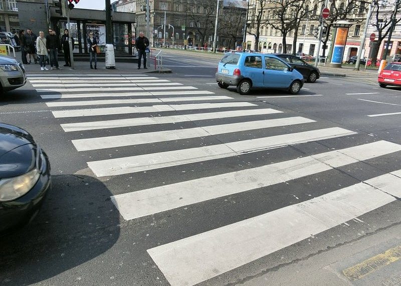 Research Into Human Behavior Helps Autonomous Cars Predict Pedestrian Crossings