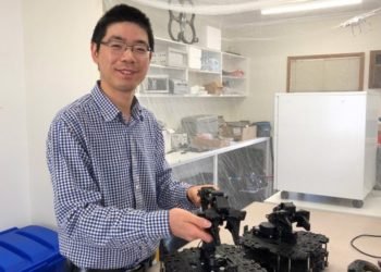 Robot helps researchers to measure plant growth