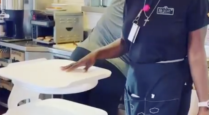 People Furious at Robot Serving Pancakes at Denny’s