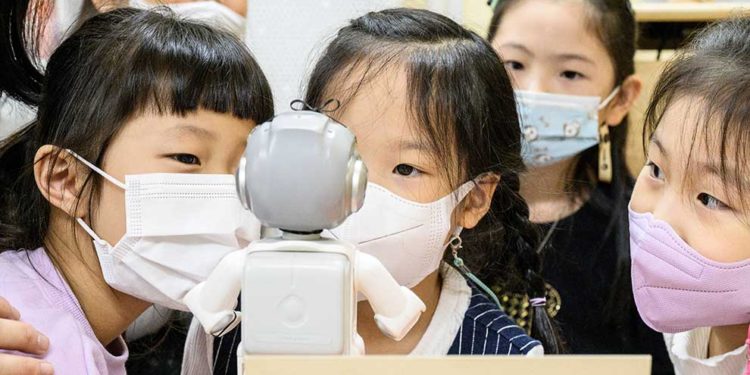 South Korea trials pint-sized robots as teaching assistants