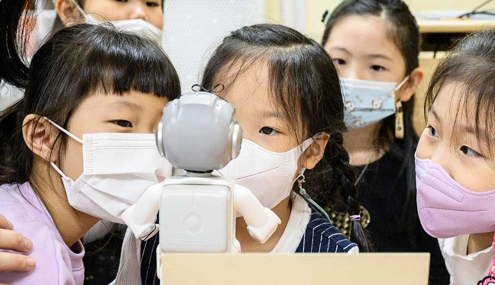 South Korea trials pint-sized robots as teaching assistants