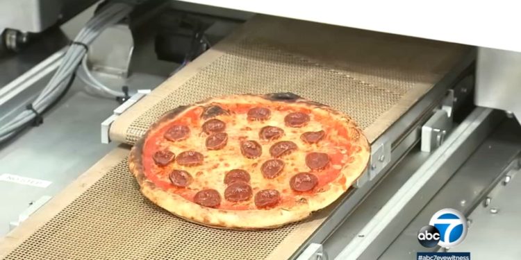 Stellar Pizza developed by former SpaceX employees in Santa Monica can produce 100 pizzas an hour