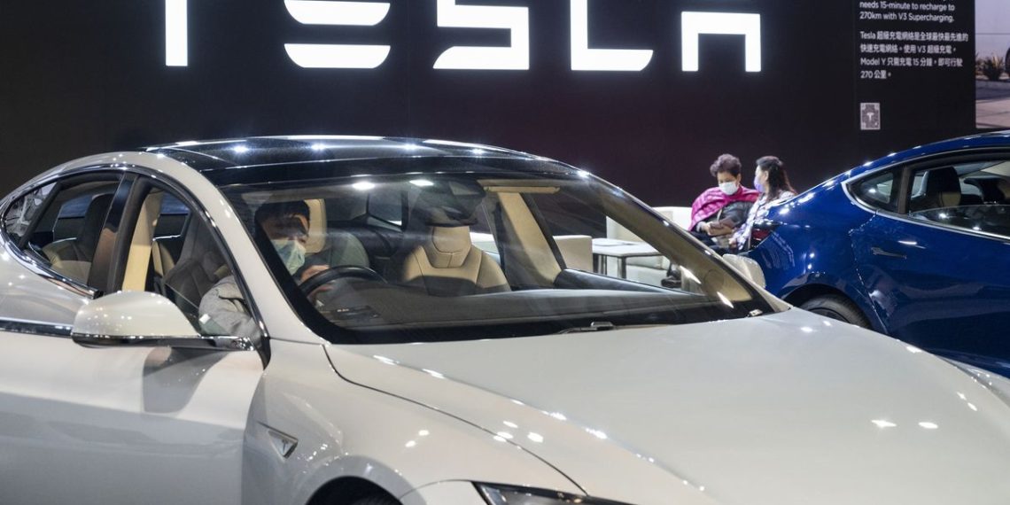 Tesla update lets drivers turn their cars into megaphones