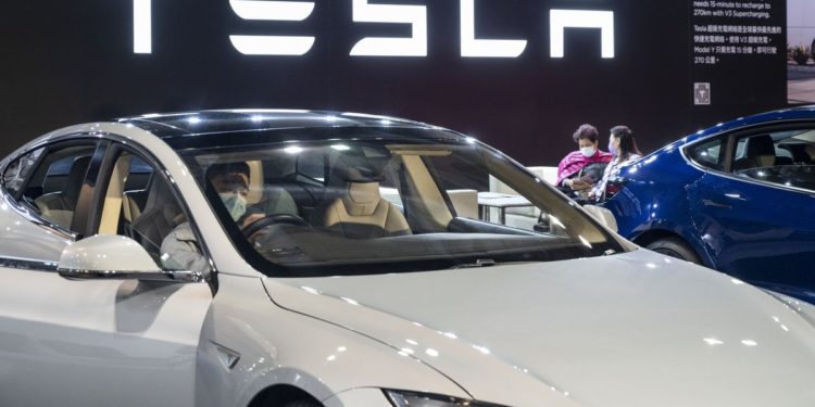 Tesla update lets drivers turn their cars into megaphones