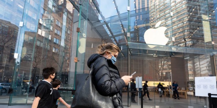 NYC Apple Stores are only available for online orders due to COVID-19