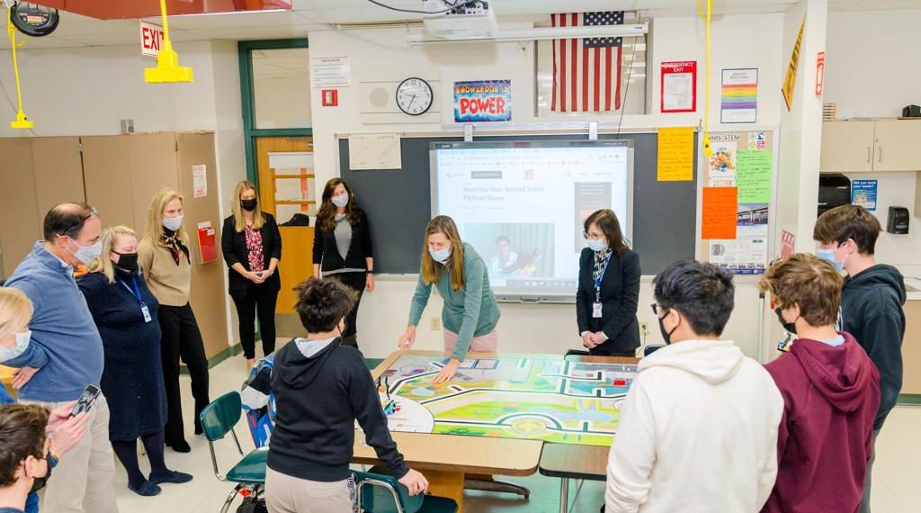 Darien Foundation’s $213k grant will fund 12 robotics clubs for Darien students