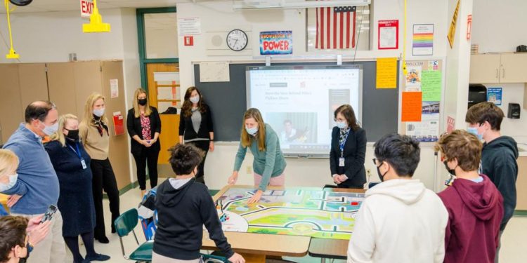 Darien Foundation’s $213k grant will fund 12 robotics clubs for Darien students