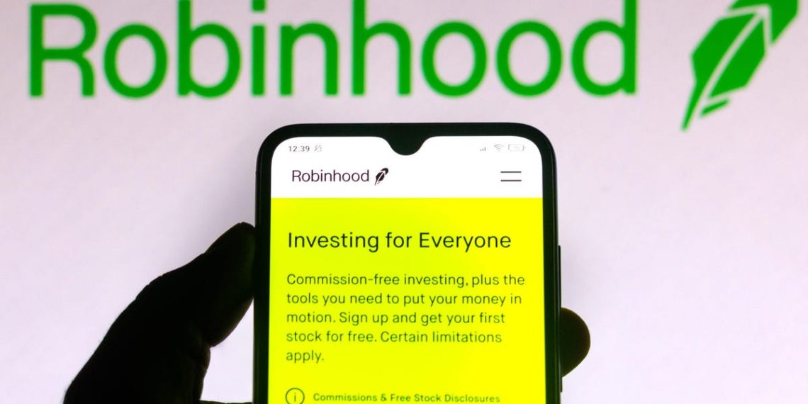 With Fraud Growing, Robinhood Becomes Latest Fintech To Block Customers From Transferring Money From Certain Banks