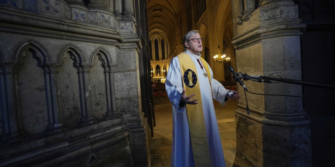 Paris’ Notre Dame rector offers hope to virus-hit worshipers