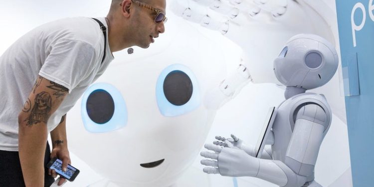 To Better Persuade a Human, a Robot Should Use This Trick