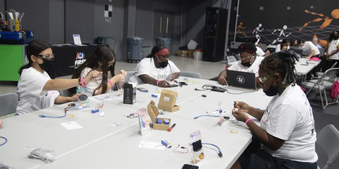 Tech Sassy Girlz Hosts FemSTEM Robotics Event