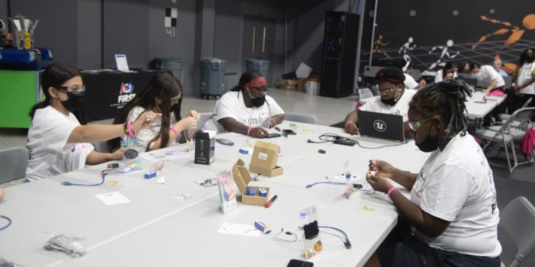 Tech Sassy Girlz Hosts FemSTEM Robotics Event