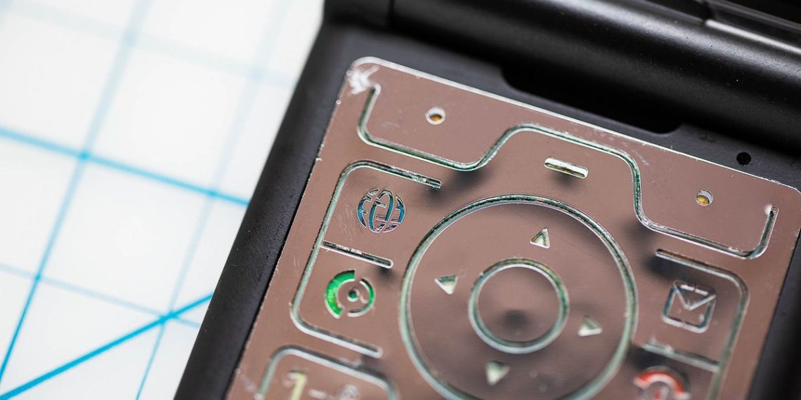 You must never press the original Razr’s forbidden internet button