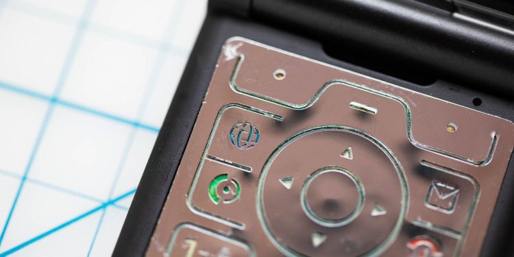 You must never press the original Razr’s forbidden internet button