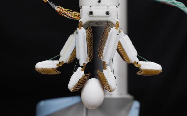 Stanford’s gecko-inspired robot hand sets its sights on fruit picking – TechCrunch