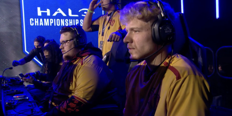 Some Halo Infinite players have to use Xbox dev kits at first major tournament
