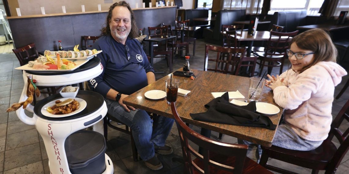 Automation station: Diners take to robot server in Wisconsin