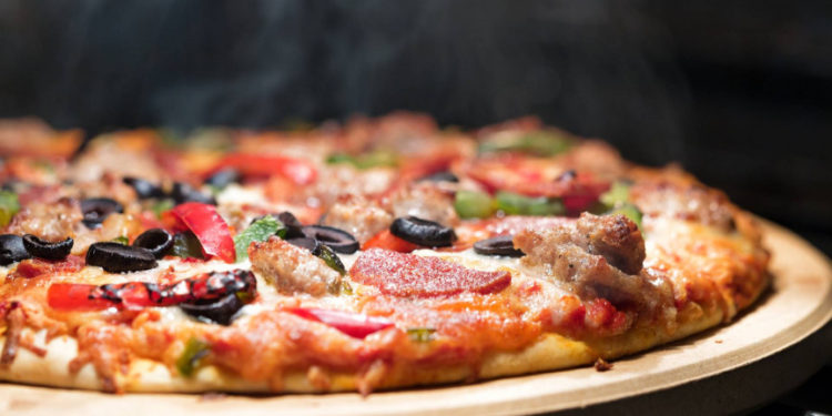 Ex SpaceX Engineers Launch Robotic Pizzeria That Can Make and Bake in 5 Minutes