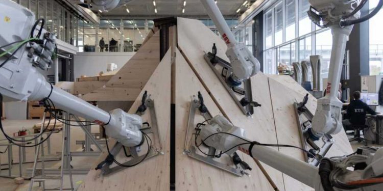 Robots pitch in to build wooden hanging gardens in Switzerland